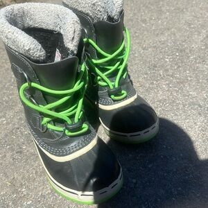 Sorel kids size 1 boots